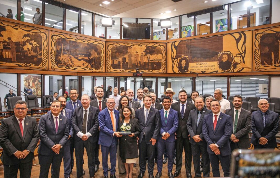 em-solenidade-na-aleac,-afonso-fernandes-assume-presidencia-do-parlamento-amazonico