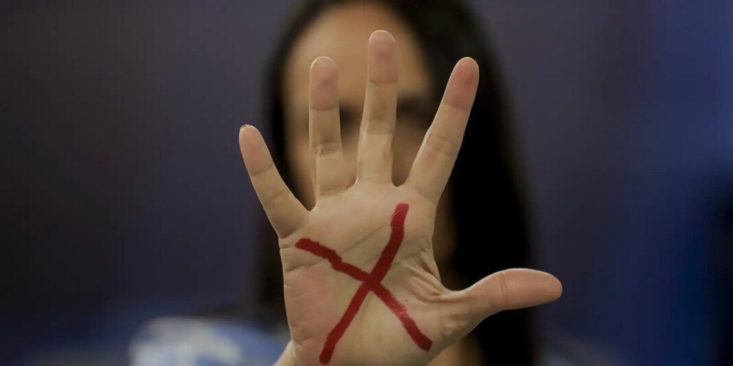 ligue-180-pode-ser-obrigatorio-em-noticias-de-violencia-contra-mulher