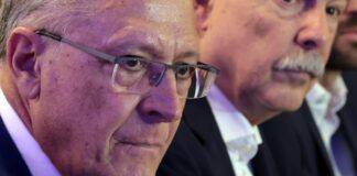 Governo prepara plano para socorrer setores afetados por tarifaço governo-prepara-plano-para-socorrer-setores-afetados-por-tarifaco