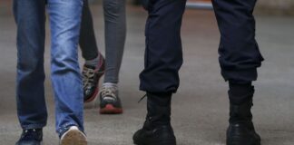 Alunos de escola no DF são “punidos” com flexão e PMs são afastados alunos-de-escola-no-df-sao-“punidos”-com-flexao-e-pms-sao-afastados