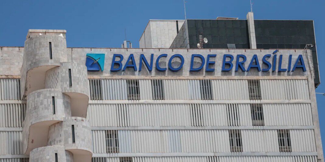 justica-bloqueia-acoes-do-brb-ligadas-a-banco master