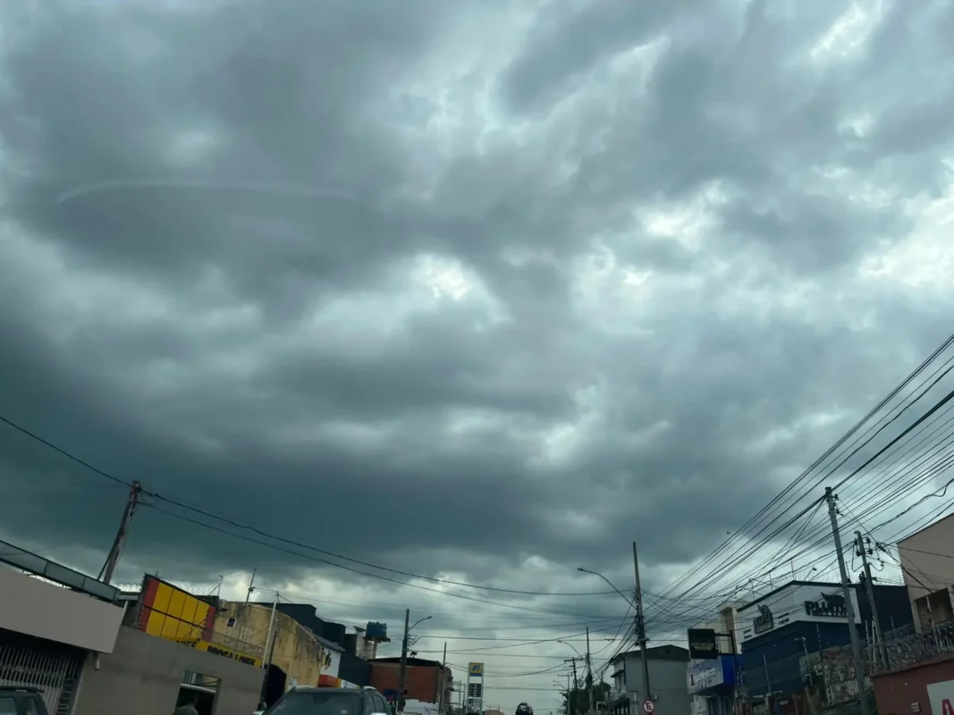 Alerta meteorológico no Acre com previsão de chuvas intensas