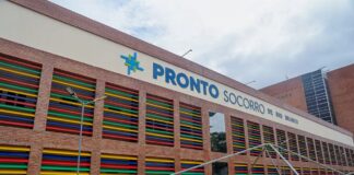 Criança foi levada em estado gravíssimo para o PS — Foto: Neto Lucena/Secom