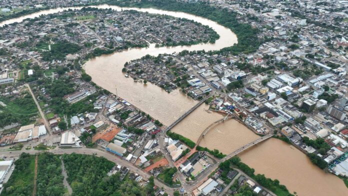 Rio Acre em alerta moderado e nível elevado no Acre Rio Acre em alerta moderado e nível elevado no Acre
