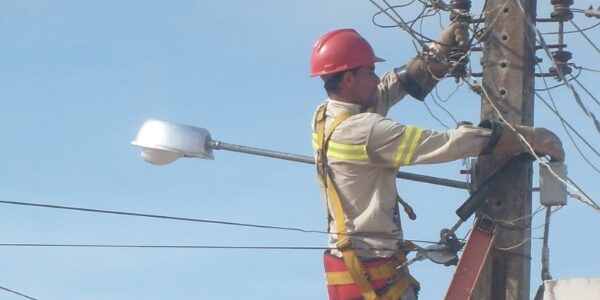 Energia elétrica em Rio Branco apresenta oscilações e gera instabilidade em bairros da capital – Cidade AC News Energia eletrica em rio branco oscilacao bairros fornecimento