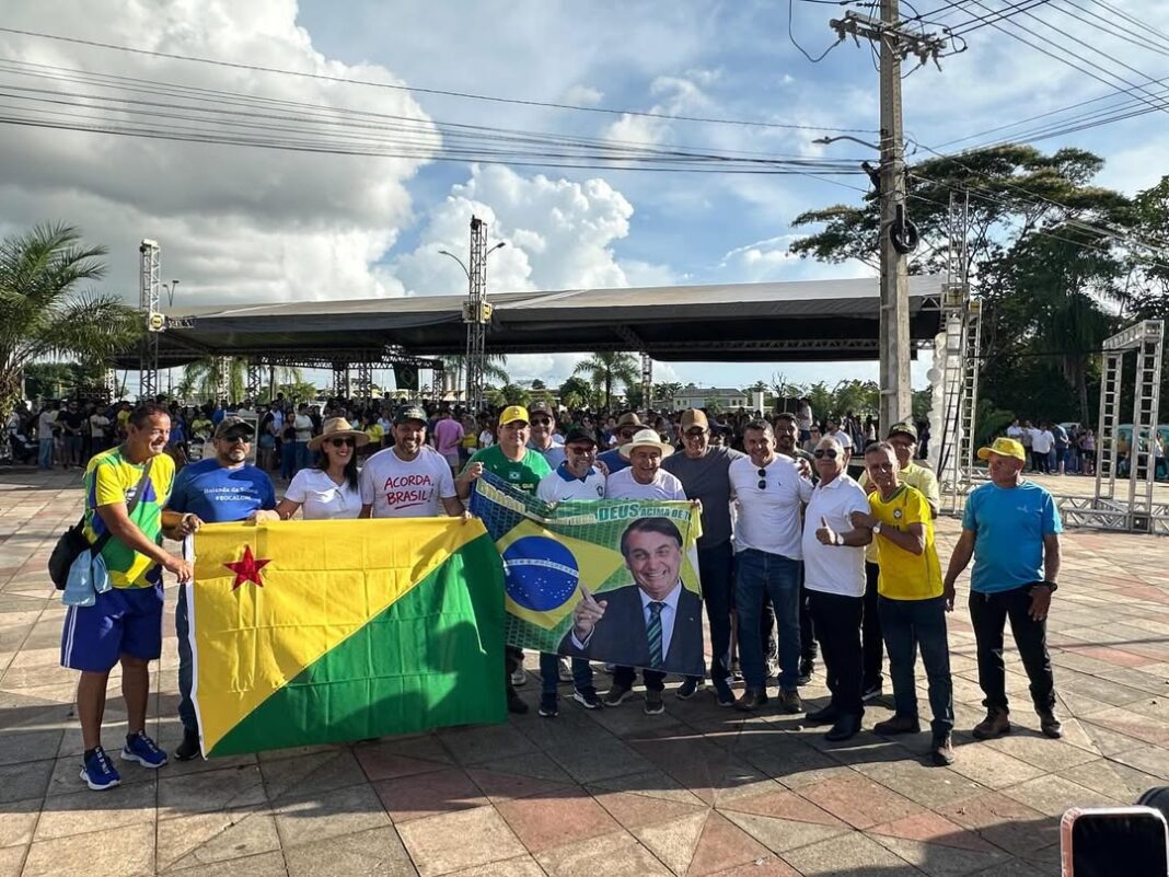 “acorda,-brasil!”:-manifestacao-no-lago-do-amor-reune-centenas-em-defesa-de-valores-conservadores-com-presenca-de-tiao-bocalom
