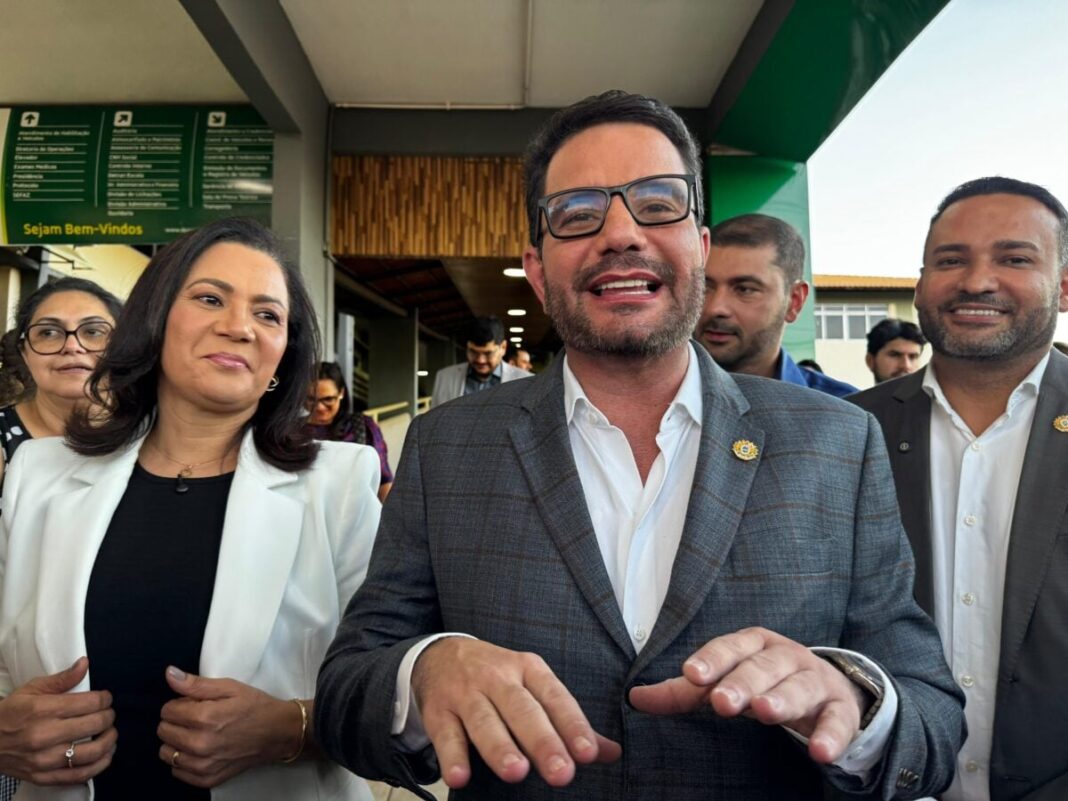 gladson-afirma-que-ha-90%-de-chance-de-o-pl-apoiar-mailza:-‘agora-e-um-jogo-de-xadrez’