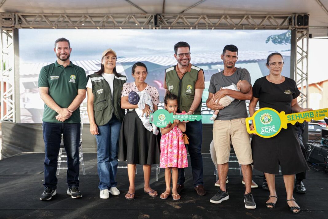 governador-e-vice-entregam-80-casas-do-populares-na-cidade-do-povo