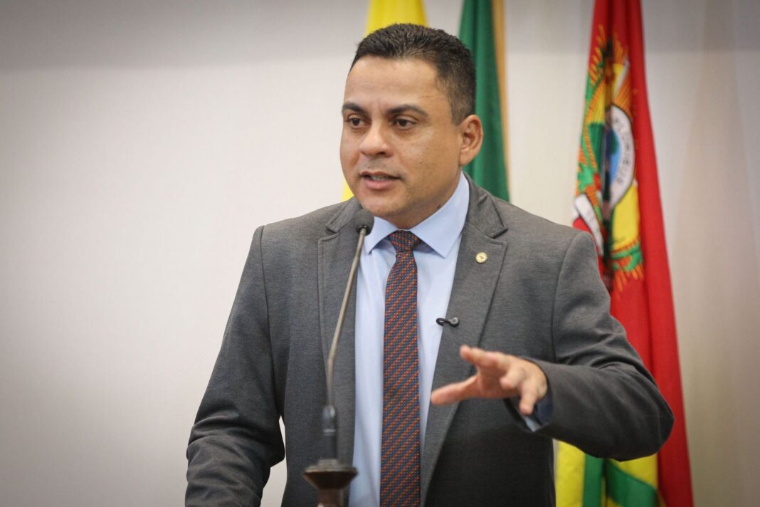 gilberto-lira-destaca-avancos-para-sena-madureira,-articulacao-na-educacao-e-lamenta-morte-de-vereador-francisco-maia