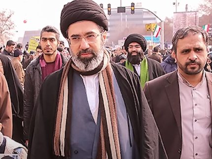 ira:-filho-de-khamenei-sobrevive-a-ataque-dos-eua-e-se-aproxima-do-poder