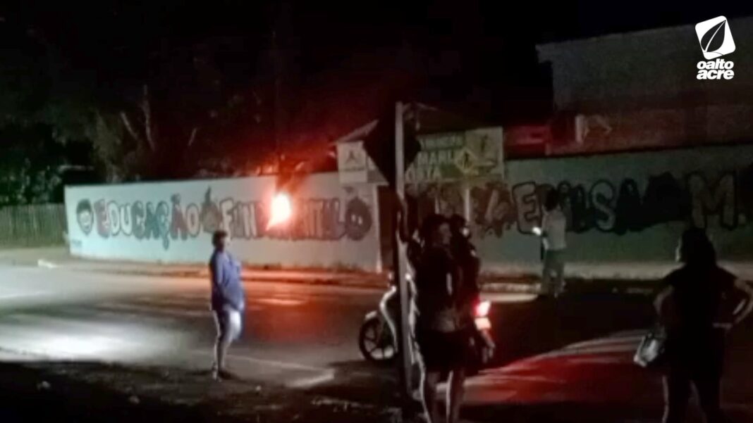 curto-circuito-em-rede-eletrica-provoca-principio-de-incendio-em-escola-de-assis-brasil;-veja-video