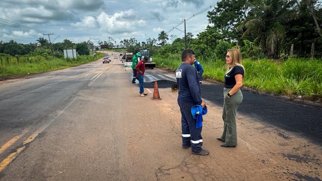 trecho-do-top-15,-na-rodovia-ac-40,-recebe-servicos-de-tapa-buraco-do-deracre