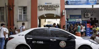 Adolescente envolvido em estupro coletivo no Rio se entrega à polícia adolescente-envolvido-em-estupro-coletivo-no-rio-se-entrega-a-policia