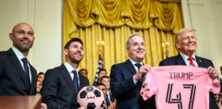 em-meio-a-guerra-no-oriente-medio,-trump-recebe-messi-na-casa-branca-e-pergunta-sobre-pele