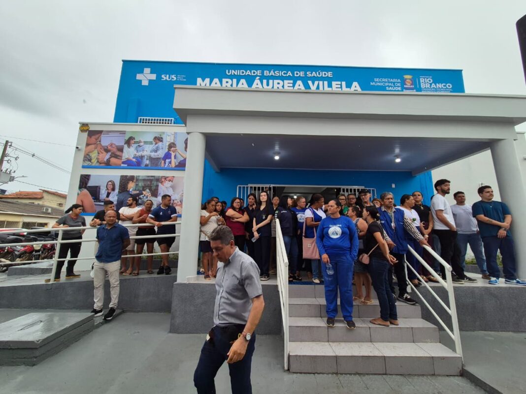 prefeitura-reinaugura-ubs-maria-aurea-vilela-e-inicia-vacinacao-contra-dengue-para-profissionais-de-saude