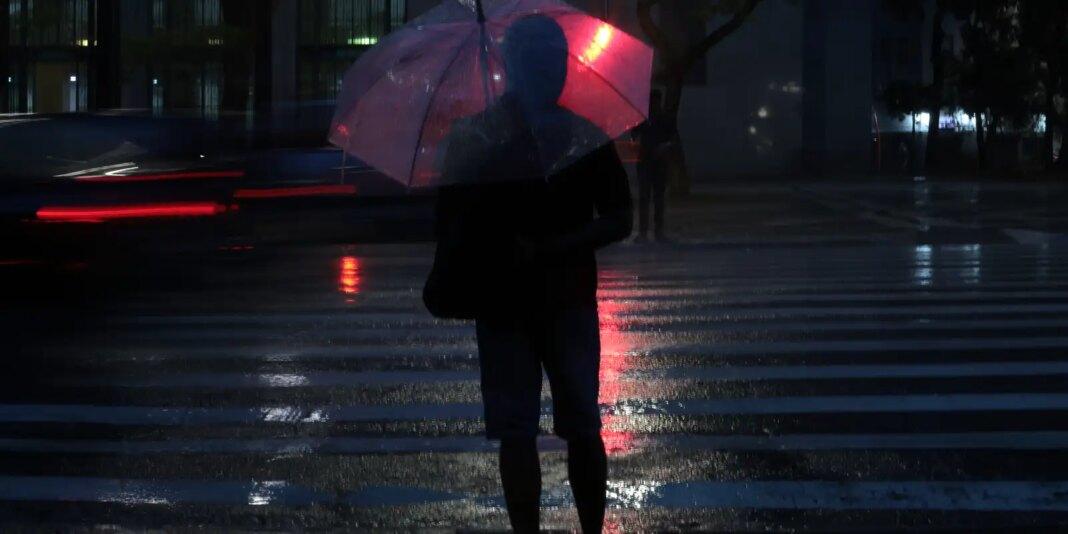 sao-paulo-tem-sexta-chuvosa;-cidade-tem-alerta-de-perigo-para-domingo