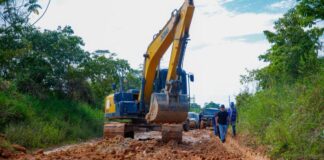 Prefeitura de Cruzeiro do Sul retira atoleiros na BR 307 facilitando a mobilidade dos moradores prefeitura-de-cruzeiro-do-sul-retira-atoleiros-na-br-307-facilitando-a-mobilidade-dos-moradores