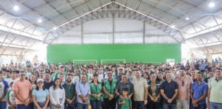 em-porto-walter,-governador-e-vice-anunciam-reforma-de-escolas,-entregam-kits-escolares-e-firmam-adesao-do-municipio-ao-programa-integra-acre