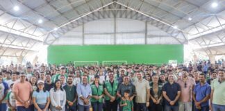 Em Porto Walter, governador e vice anunciam reforma de escolas, entregam kits escolares e firmam adesão do município ao programa Integra Acre em-porto-walter,-governador-e-vice-anunciam-reforma-de-escolas,-entregam-kits-escolares-e-firmam-adesao-do-municipio-ao-programa-integra-acre