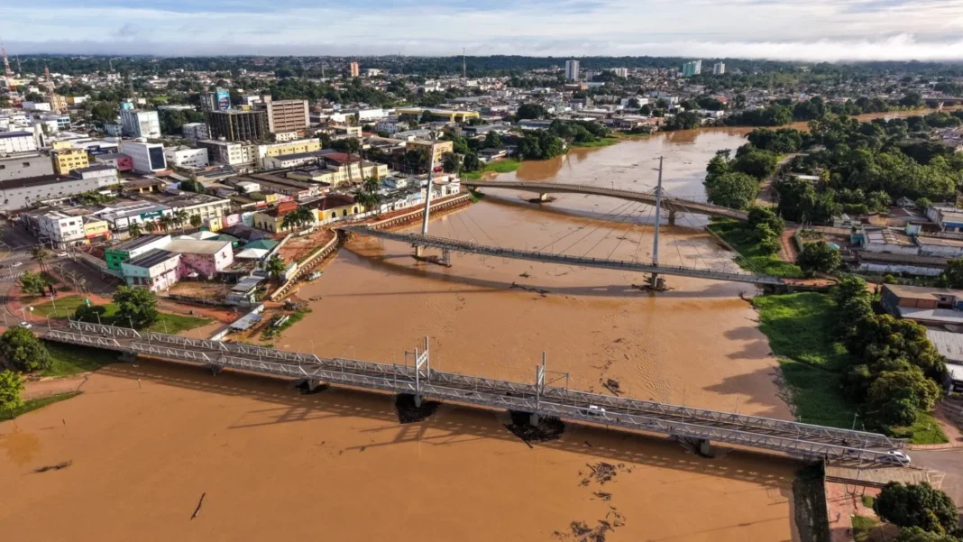rio-acre-sobe-mais-de-um-metro-em-24-horas-e-se-aproxima-da-cota-de-atencao-na-capital