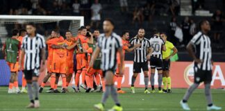 Botafogo cai para o Barcelona e fica fora da Libertadores botafogo-cai-para-o-barcelona-e-fica-fora-da-libertadores