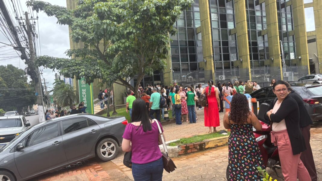 principio-de-incendio-provoca-evacuacao-no-predio-da-sesacre-em-rio-branco