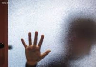 policia-investiga-denuncia-de-estupro-coletivo-em-banheiro-de-escola-contra-menino-de-12-anos