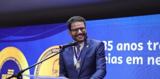 em-celebracao-aos-35-anos-do-sebrae-no-acre,-governador-recebe-homenagem-e-destaca-impacto-da-instituicao-no-desenvolvimento-do-estado