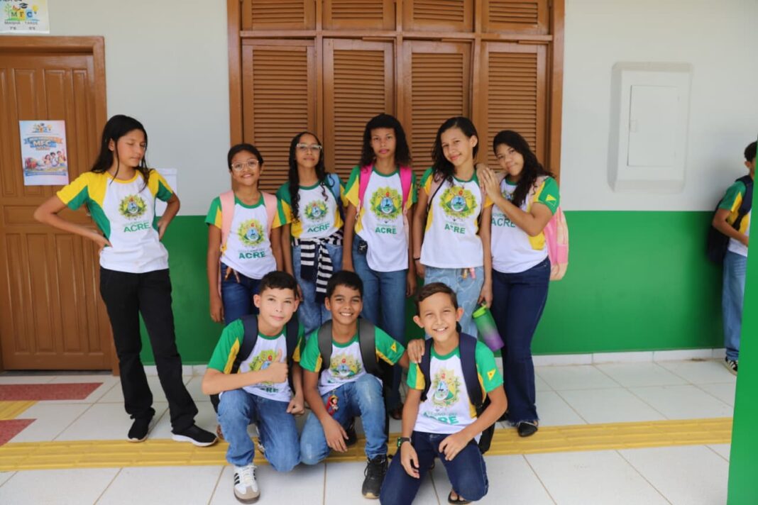 governo-do-acre-conclui-novas-salas-e-entra-na-fase-final-de-entrega-da-quadra-da-escola-fontenele-de-castro,-em-brasileia