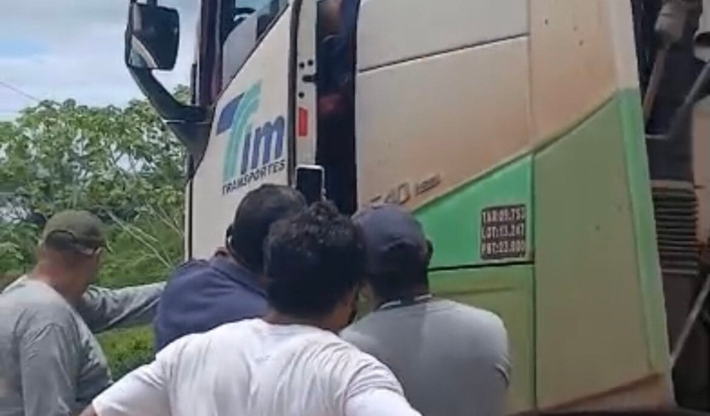 motorista-que-morreu-dentro-de-caminhao-e-de-goias;-corpo-esta-no-iml