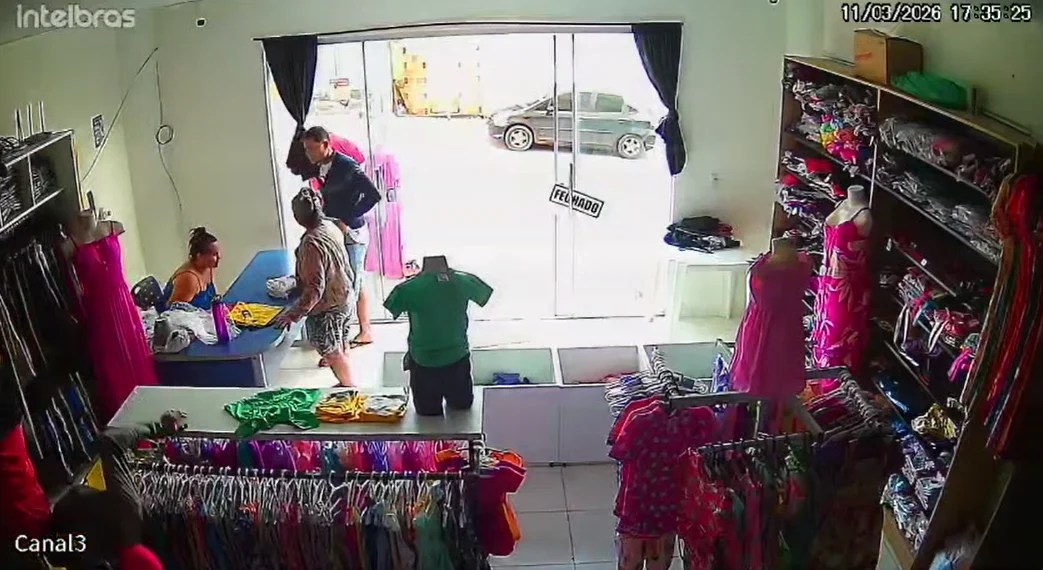 imagens-mostram-acao-de-grupo-que-rendeu-motorista-de-app-durante-assalto-a-loja-em-cruzeiro-do-sul