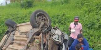 Taxista perde controle de veículo e capota na BR-364 entre Sena Madureira e Rio Branco taxista-perde-controle-de-veiculo-e-capota-na-br-364-entre-sena-madureira-e-rio-branco