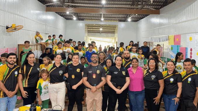 comunidade-escolar-da-zona-rural-de-cruzeiro-do-sul-recebe-policiais-civis-em-palestra-sobre-violencia-domestica