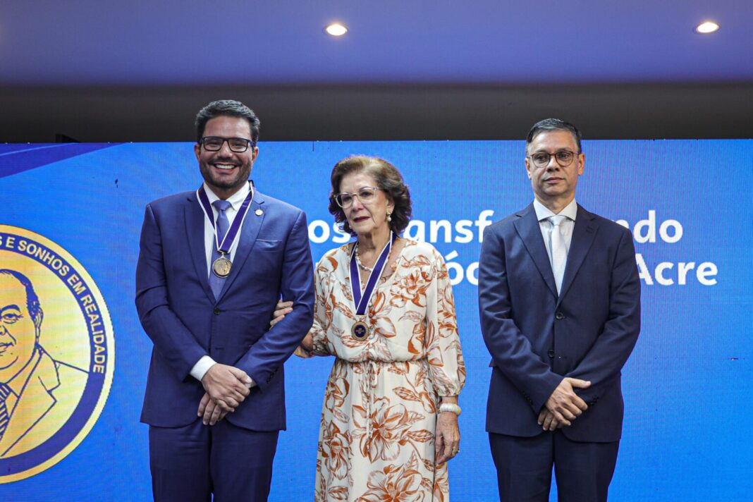 em-celebracao-aos-35-anos-do-sebrae-no-acre,-governador-recebe-homenagem-e-destaca-impacto-da-instituicao-no-desenvolvimento-do-estado