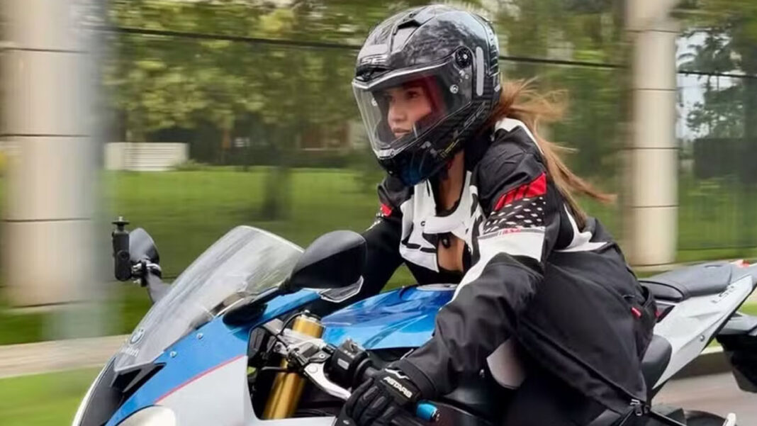 juliette-volta-a-andar-de-moto-apos-queda-e-declara-paixao-por-duas-rodas:-‘teria’