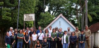 Comitiva da União Europeia visita iniciativas de produção sustentável e extrativismo no Acre comitiva-da-uniao-europeia-visita-iniciativas-de-producao-sustentavel-e-extrativismo-no-acre