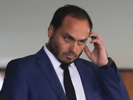 carlos-bolsonaro-relata-que-ex-presidente-segue-debilitado-na-uti-em-brasilia