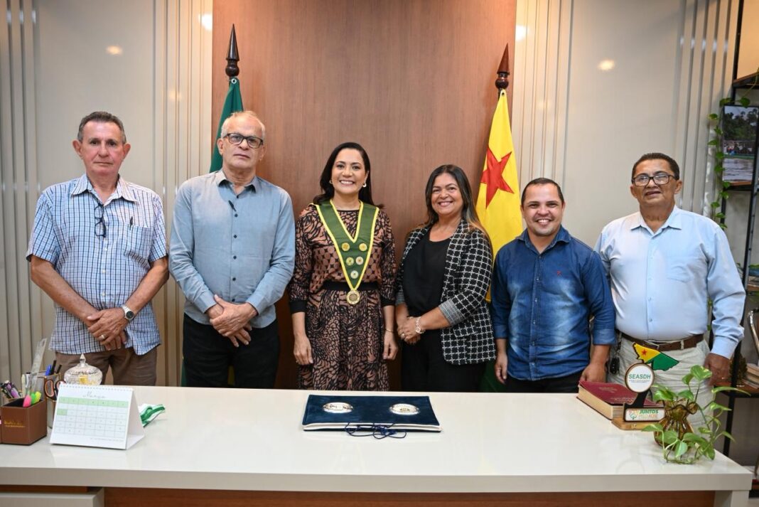 governadora-em-exercicio-mailza-recebe-comenda-elo-social-no-acre