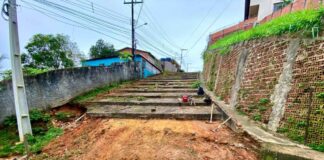 Operação tapa-buracos avança e escadaria do Instituto Santa Terezinha começa a ser recuperada operacao-tapa-buracos-avanca-e-escadaria-do-instituto-santa-terezinha-comeca-a-ser-recuperada