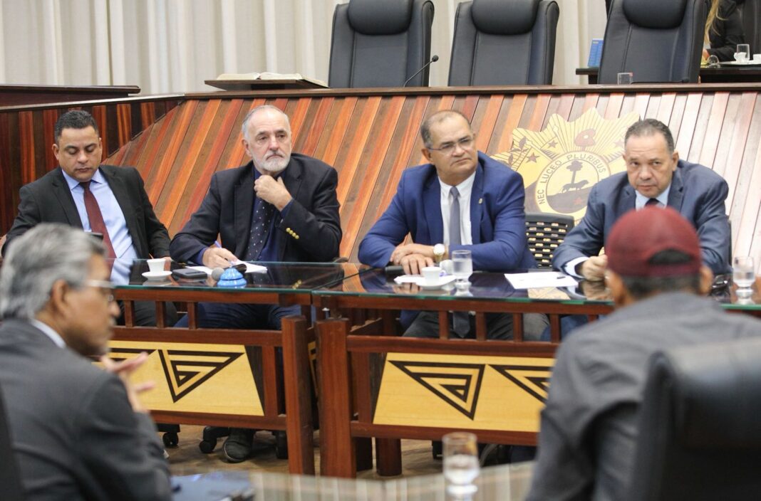 parlamentares-debatem-rastreamento-do-gado,-regularizacao-fundiaria-e-modulos-fiscais-com-produtores-na-aleac