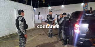 Homem armado ameaça cliente em bar, tenta se esconder e acaba preso pela polícia homem-armado-ameaca-cliente-em-bar,-tenta-se-esconder-e-acaba-preso-pela-policia