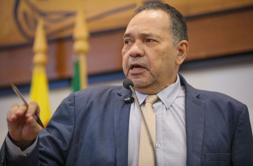 manoel-moraes-preve-envio-de-proposta-para-servidores-e-minimiza-impacto-de-saidas-na-base-no-acre