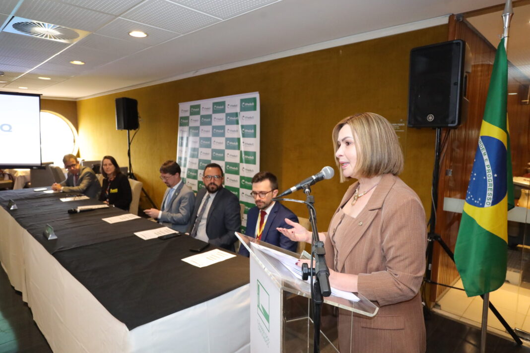 socorro-neri-lidera-debate-em-brasilia-sobre-uso-do-enamed-como-exame-de-proficiencia-para-medicos