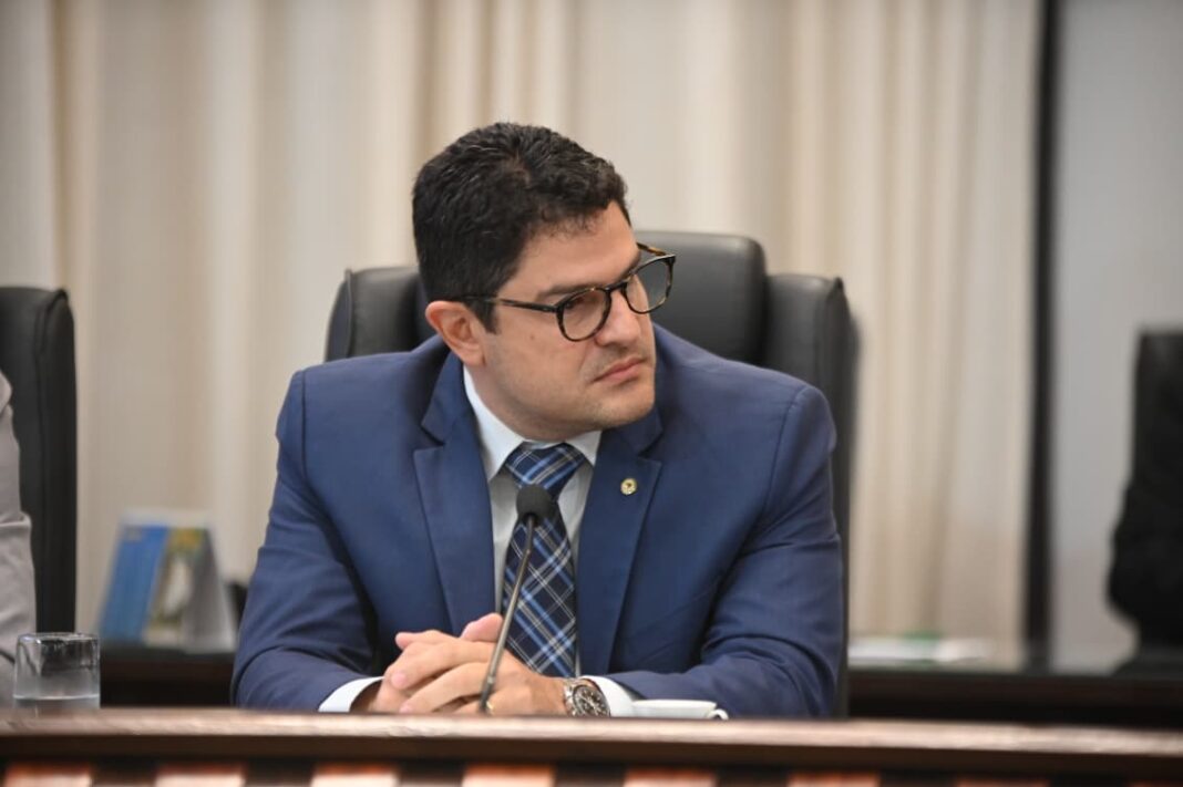 eduardo-ribeiro-anuncia-alianca-com-alan-rick-e-adia-decisao-sobre-futuro-partidario