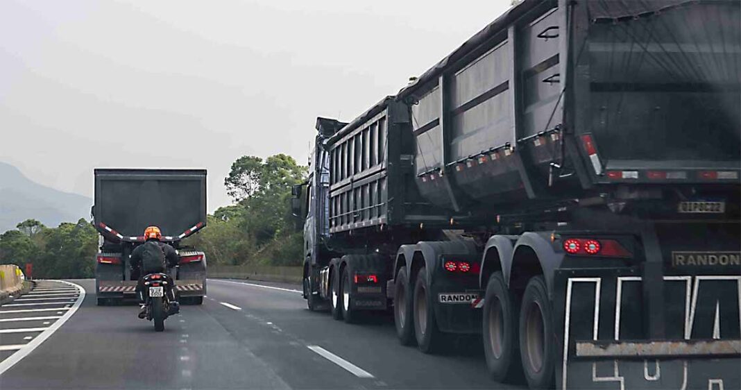 mp-sobre-frete-rodoviario-onera-e-arrisca-operacoes-industriais,-diz-cni