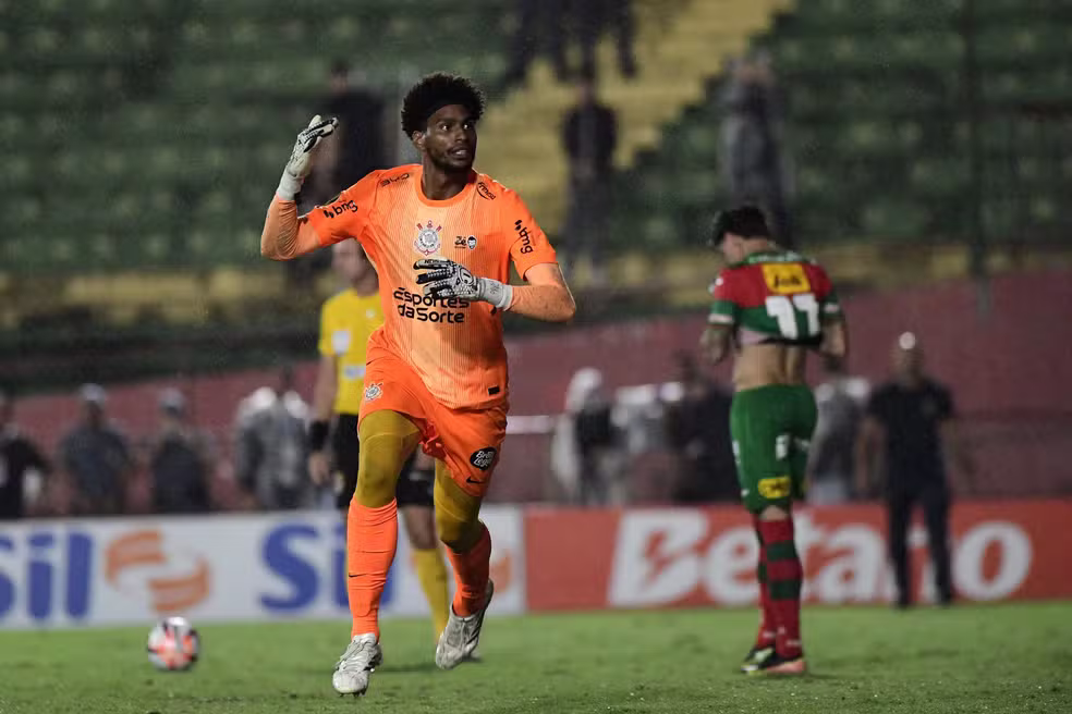 hugo-souza,-do-corinthians,-e-convocado-para-substituir-alisson-na-selecao
