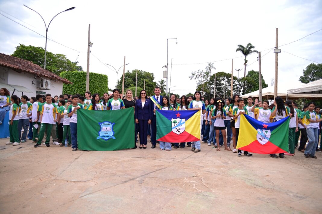 vice-governadora-mailza-prestigia-ato-civico-em-comemoracao-ao-aniversario-de-xapuri