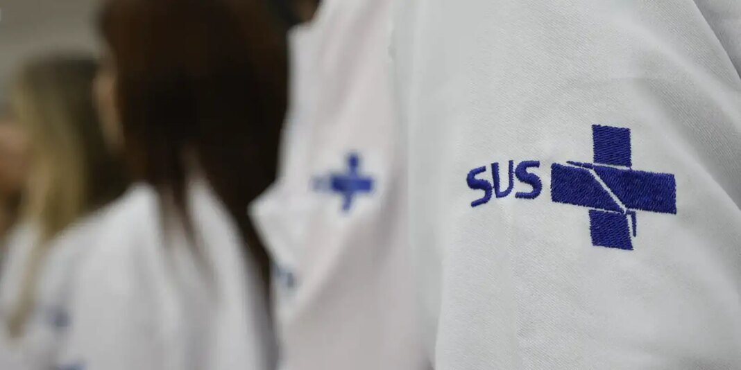 marco-azul:-exames-para-rastrear-cancer-de-intestino-triplicam-no-sus