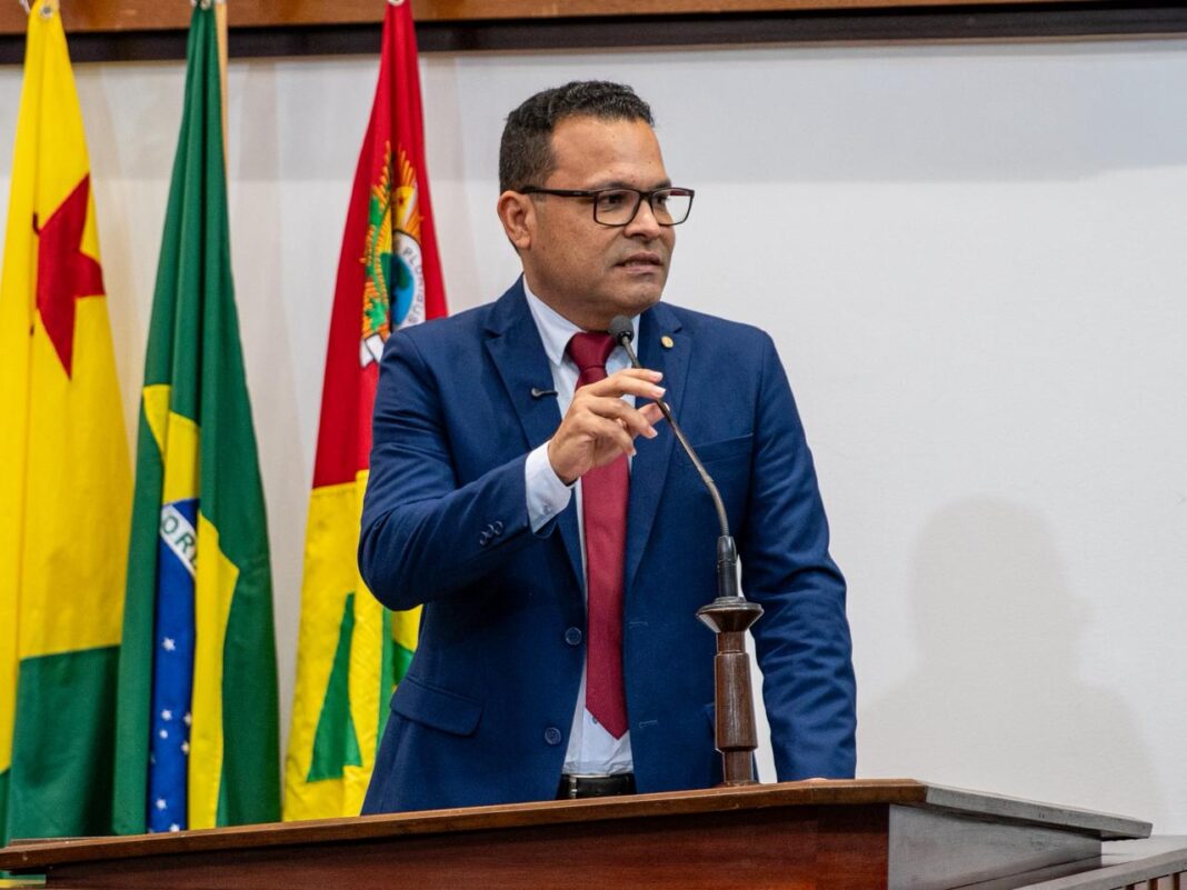 tadeu-hassem-presta-homenagem-a-bombeiro-morto-em-servico-e-propoe-incentivo-a-mergulhadores-do-corpo-de-bombeiros