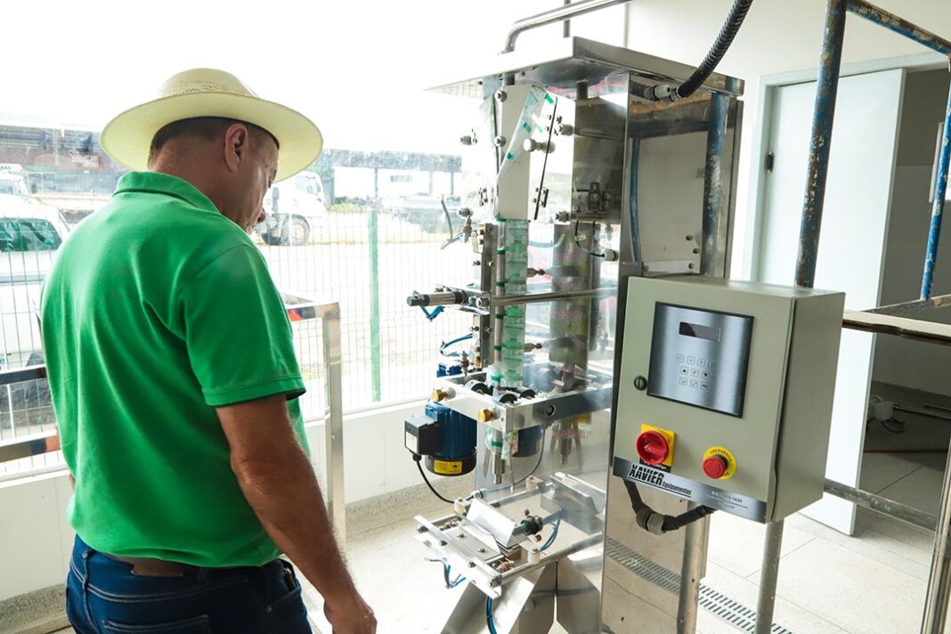 emocionado,-prefeito-rebate-adversarios,-relembra-“vaca-mecanica”-e-afirma:-“vao-ter-que-tomar-o-leite”